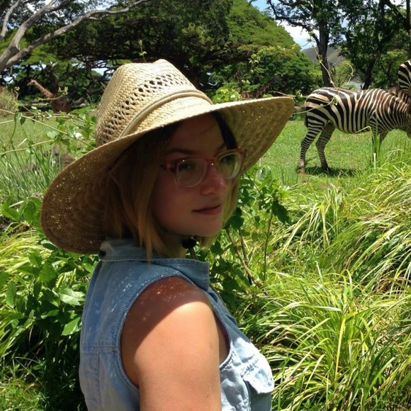 Meet your Posher, Adrianna - Picture 1 of 1